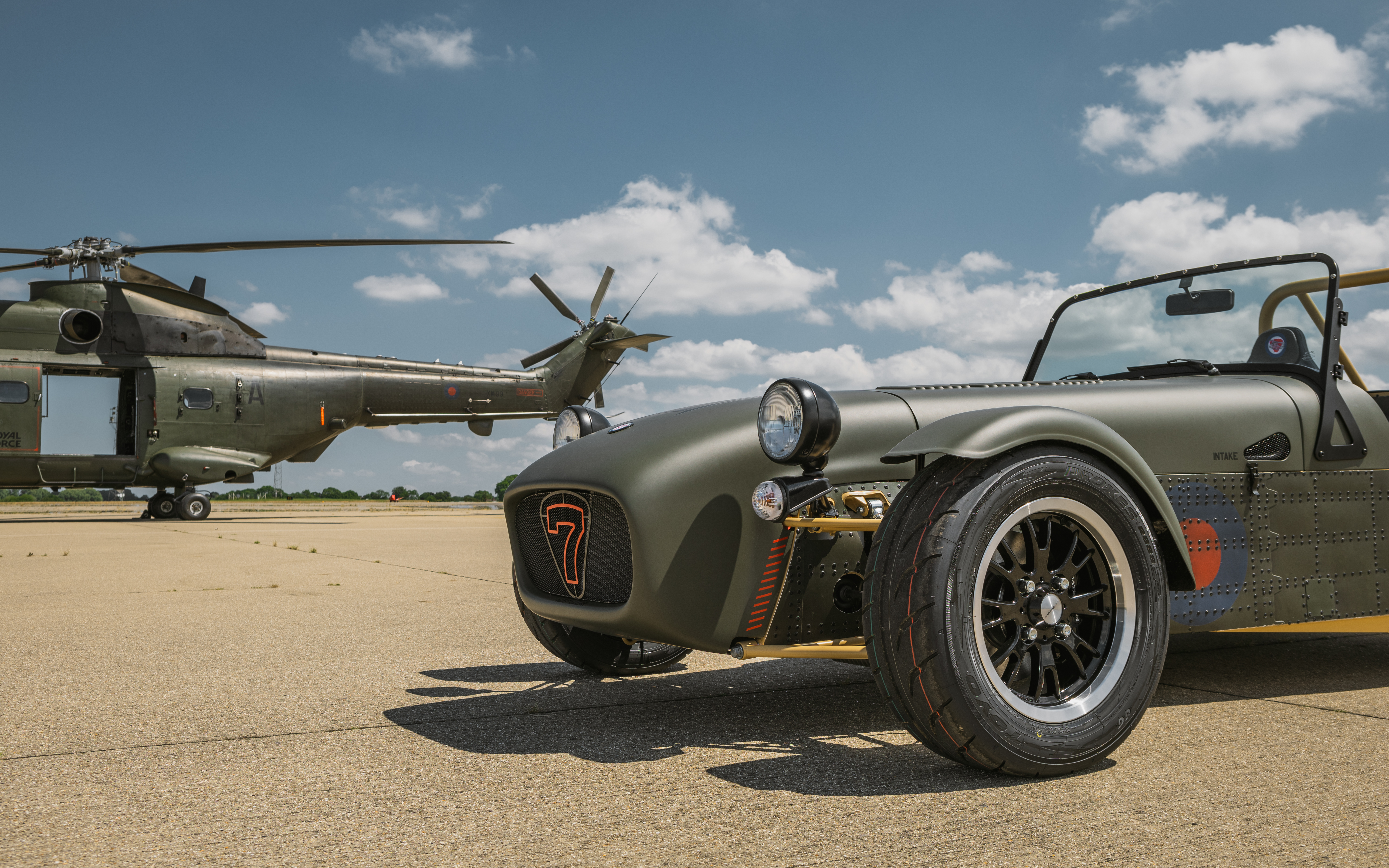 FLIGHT-WEIGHT: RAF SEVEN 360 UNVEILED AT BRITISH F1 | Caterham Cars